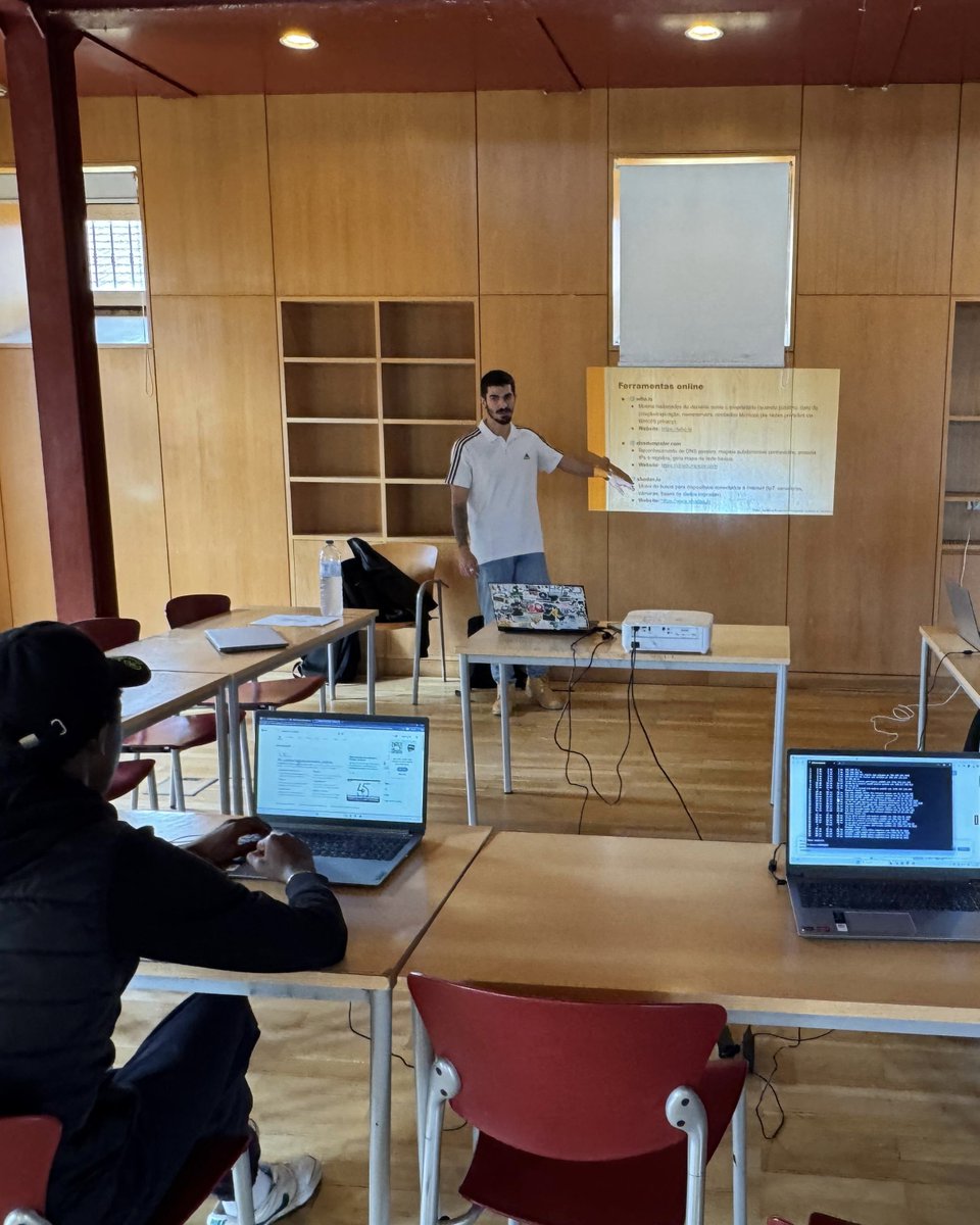 ratoadcc's tweet image. 📸
🇵🇹 A #RatoADCC realizou mais uma oficina IT Coffee dedicado ao tema #EthicalHacking no Centro Cultural e Juvenil de Santo Amaro - #Laranjeiro.

Esta atividade foi apoiada pela @CMAlmada.

#SempreAAprender
. . .
🇬🇧 #Informatics workshop for #Youth