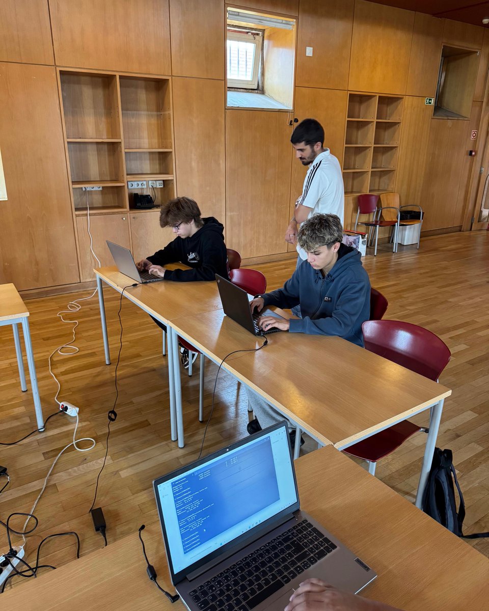 ratoadcc's tweet image. 📸
🇵🇹 A #RatoADCC realizou mais uma oficina IT Coffee dedicado ao tema #EthicalHacking no Centro Cultural e Juvenil de Santo Amaro - #Laranjeiro.

Esta atividade foi apoiada pela @CMAlmada.

#SempreAAprender
. . .
🇬🇧 #Informatics workshop for #Youth