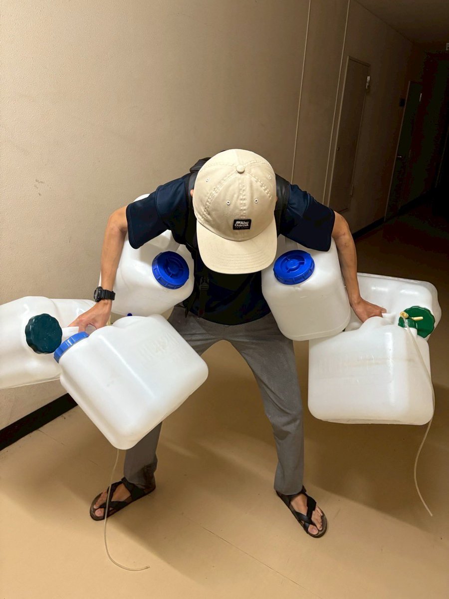 linebreakMie's tweet photo. 水族館の裏側。
・サー長
・三重県の「県のさかな」
・酒のツマミ候補
・ミミズハゼ堀りラー https://t.co/vRDEmZJUaX