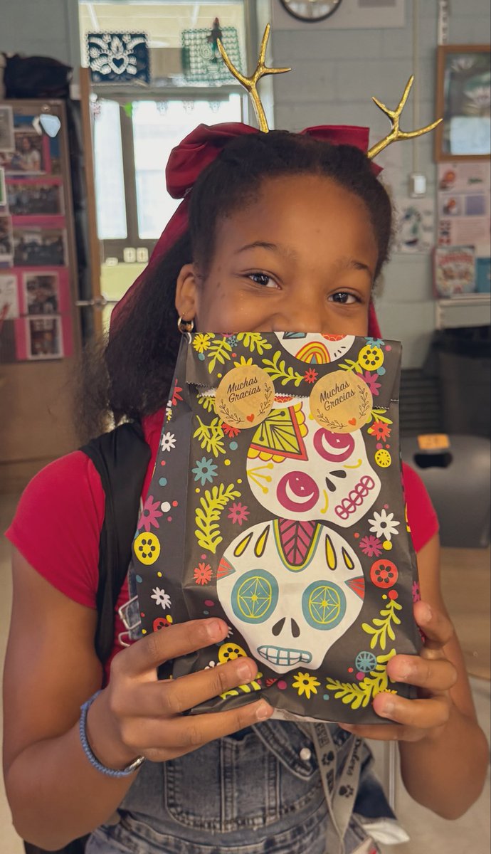 Happy Halloween Howitt. #SomosDalers
#VamosDalers
#DalerPride 
Poetry reading today with some winners!🎃🎉👻