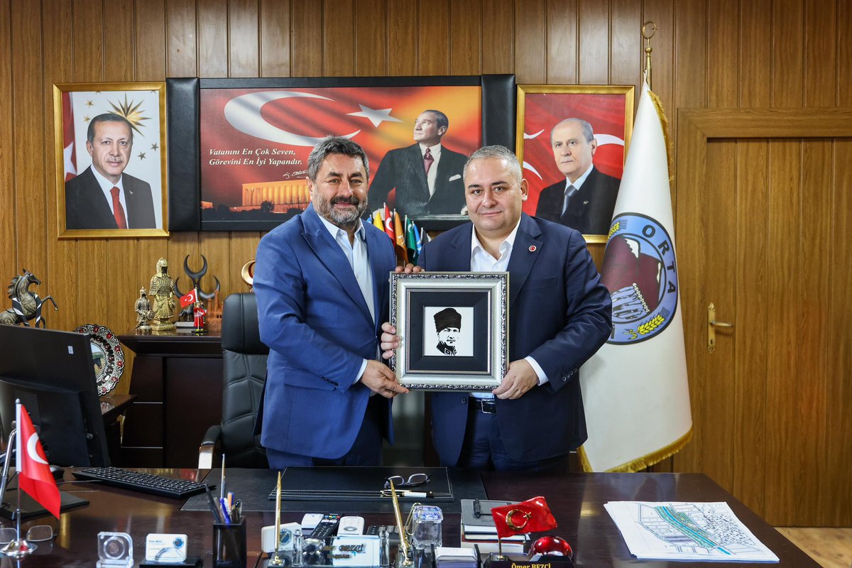 OzarslanMesut's tweet photo. Çankırı Orta Belediye Başkanı Sn. @OBezci'yi CHP Keçiören İlçe Başkanımız Sn. @gorkem_yldrm ve CHP Orta İlçe Başkanımız Sn. Ahmet Fettah Tekin ile birlikte ziyaret ettik. Ardından Sn. Başkanımızla, Anadolu'yu Türkleştiren ve İslamlaştıran Horasan Erenlerinden Hace Muhammed Osman (Osman Dede) Türbesi'ni ziyaret ederek dualar okuduk.

Sn. Başkanımıza misafirperverliği için teşekkür ediyoruz.
