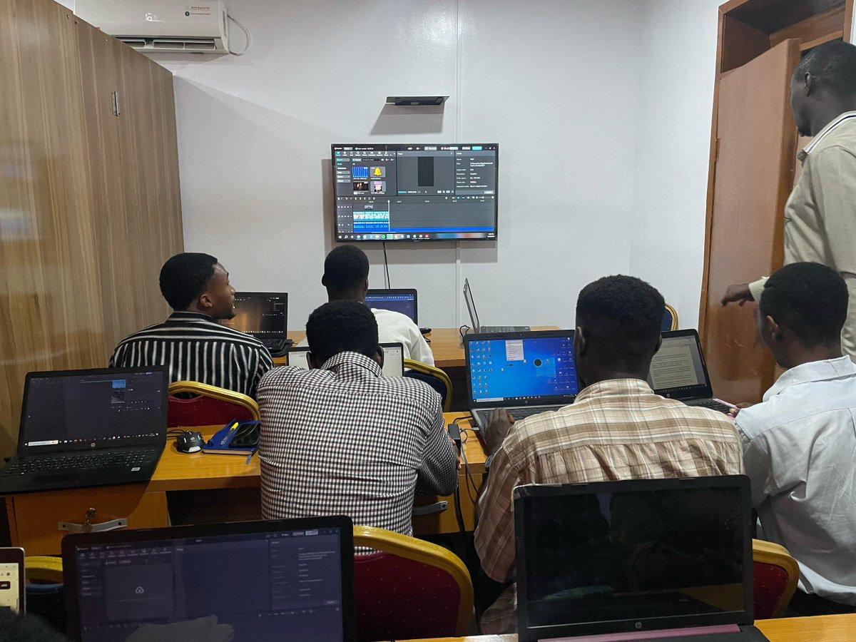 Mayovestconsul1's tweet image. Two months left in the year.  

It’s not too late to learn a skill that changes your story in 2026.  

Make the move. Start now!

#TechWithMayovest #DigitalSkills #Empowerment #CareerGrowth