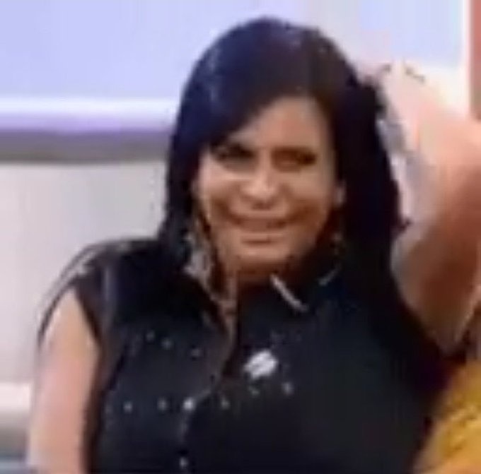 lucasahser's tweet photo. pensando aqui no tanto que o ryan deve ter se humilhado pra ter a jessica lange de volta... metade do patrimônio dele foi pra ela certeza https://t.co/ipmQEAWBDy