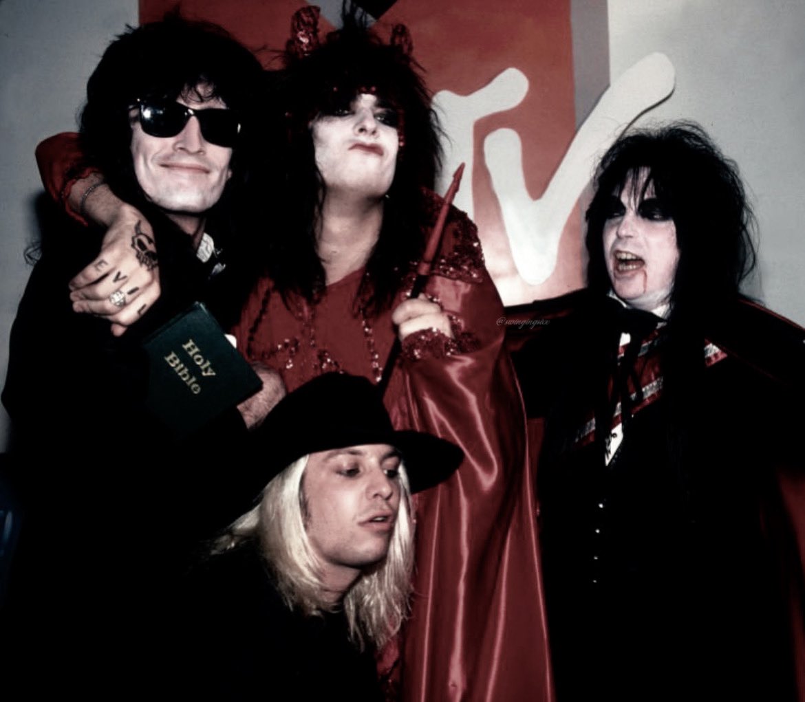 swingingsixx's tweet photo. ⋆⭒˚.⋆ mötley crüe attending a MTV halloween party at the Limelight in Chicago — oct 31st 1985 https://t.co/XOThGVbNbg
