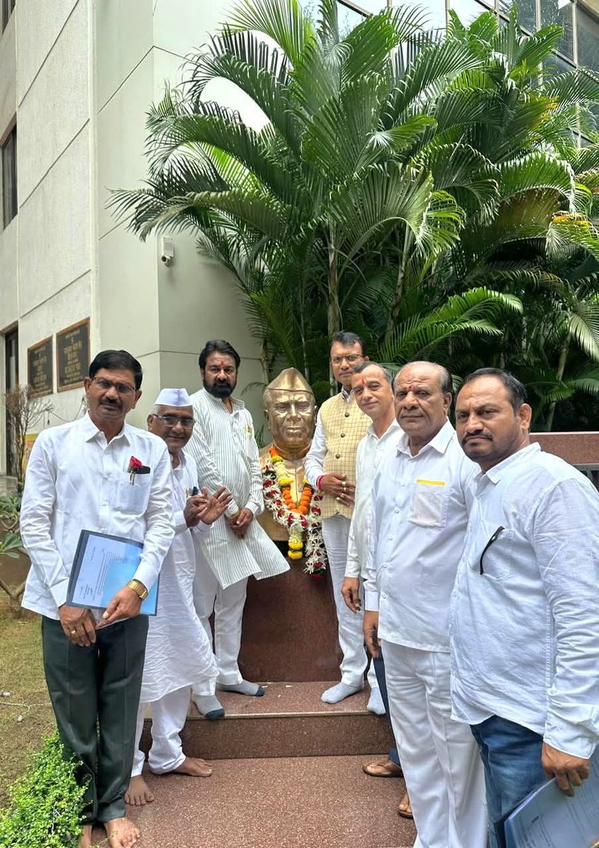 SSomwanshi50's tweet photo. आज महाराष्ट्र राज्य सहकारी पणन महासंघ, मुंबई यांच्या वार्षिक सर्वसाधारण सभेला उपस्थित राहण्याचा मान मिळाला.
सभेदरम्यान सहकार क्षेत्रातील विविध महत्त्वाच्या विषयांवर चर्चा झाली तसेच संघाच्या कार्याचा आढावा घेण्यात आला.

#सहकारचाआधार
#महाराष्ट्रराज्यसहकारीपणनमहासंघ
#सहकारविकास https://t.co/vFM03X39cb