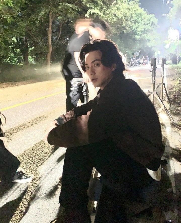 chloeloe99's tweet photo. 크라임씬 보면서   김지훈 바보래요ㅋㅋ푸하하 허당아저씨!!!   하고 맘껏 놀리다가    갑자기 이렇게 말도 안나오는 천상계 미모를 체감하게될때면   정말 너무어지럽고 어찌해야좋을지모르겟고 너무당황스럽고.... https://t.co/YcWK7UBLbZ