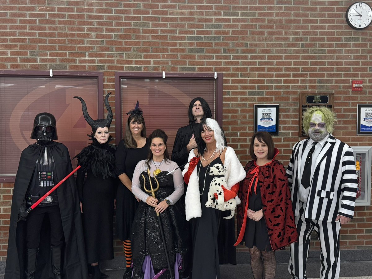 AvonLakeHS's tweet image. Spooktacular Greetings from the ALHS Office! Have fun and stay safe this weekend!