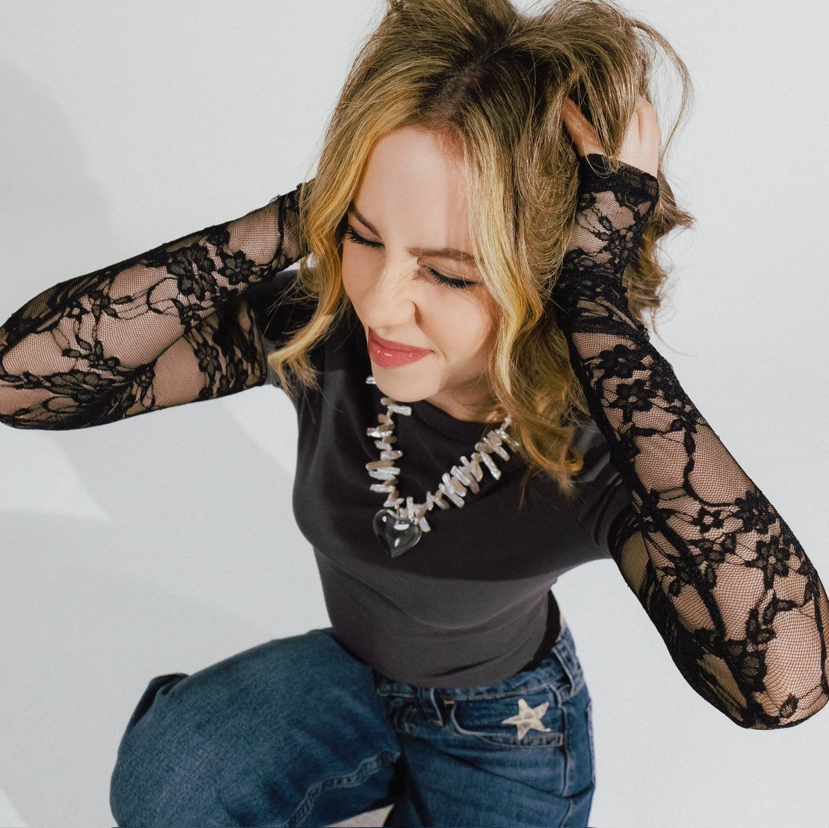 KACEYFIFIELD's tweet image. OUT OF MIND IS OUT!!! GO STREAM!
ffm.to/kfoutofmind

#HappyHalloween #Dark #PopMusic #OutNow #NewMusicFriday