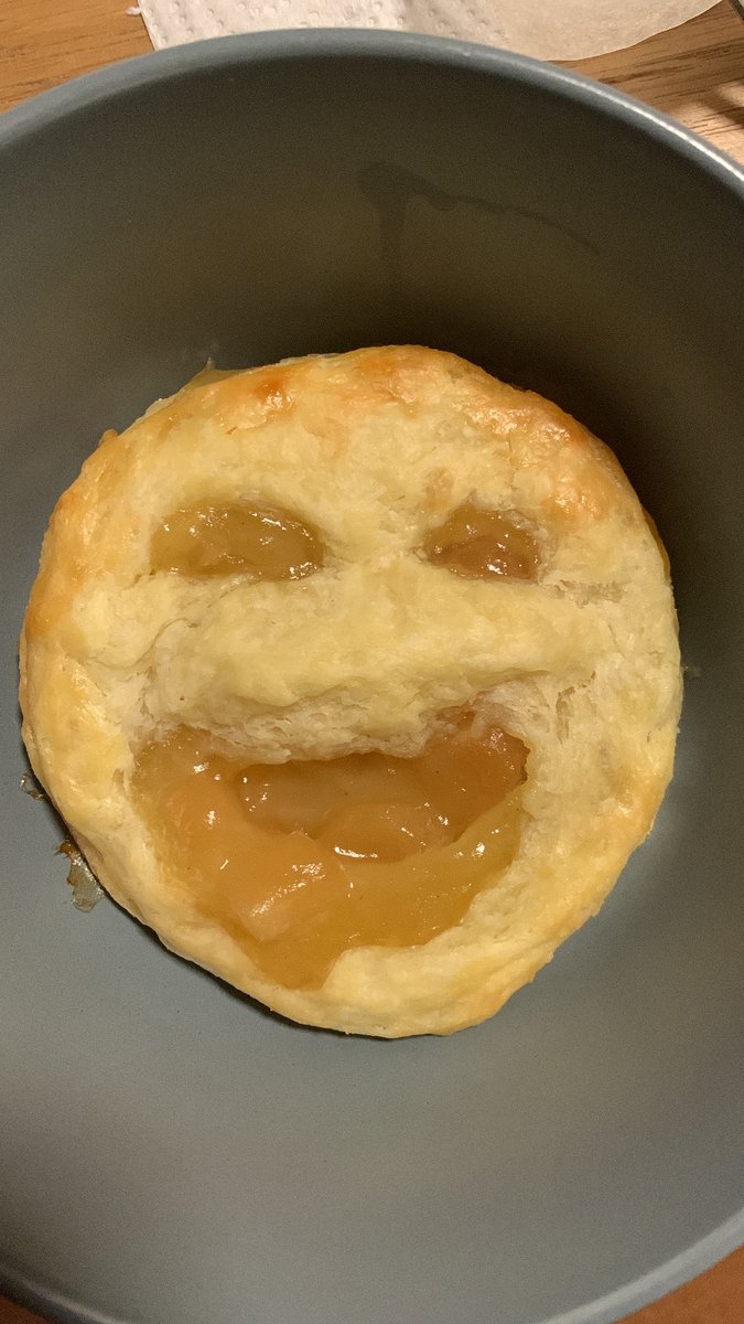 LUMOSOSITY's tweet photo. happy hallowee....dude...dude you told me you were gonna start cutting back https://t.co/VxK0FTn8K6