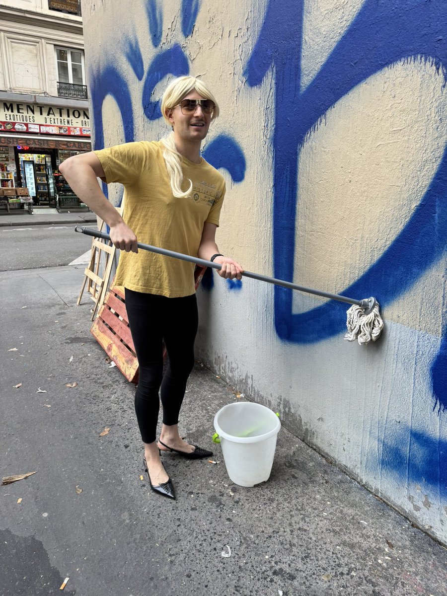 CadeWharton's tweet photo. I hate gay Halloween what do u mean you’re Paris Hilton doing community service in 2007? https://t.co/kNIl5i4z3w