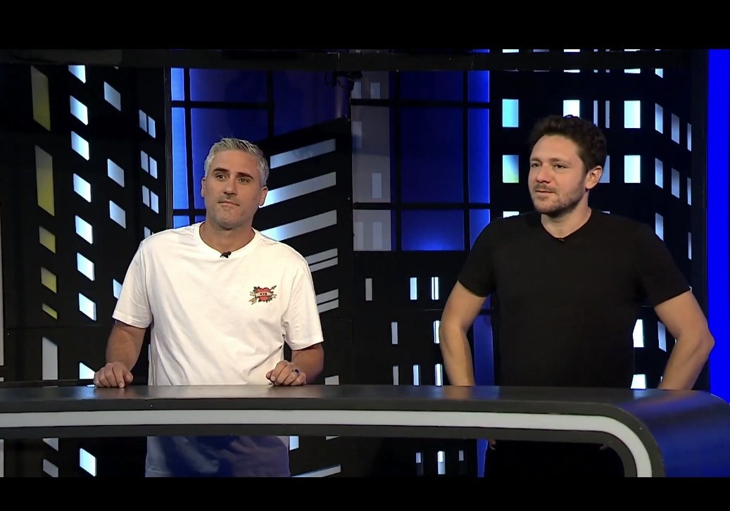 ליפשיץ: "מתן חלק, מה שמו של אחיך?"
מתן: "אביחי?"
"יפה מאד. 10 נקודות."

ליפשיץ: "נמרודי, מי בישל את שער השוויון הזמני להפועל טייבה נגד צפרירים ב96?"

סקנדל מלך הערוץ #לאנשכח 
<a href="/DavidLifshitz/">david lifshitz</a> <a href="/sheziff/">מתן חלק</a> <a href="/NirTsadok/">Nir Tsadok</a> <a href="/shashtech/">Itzik Shasho</a>