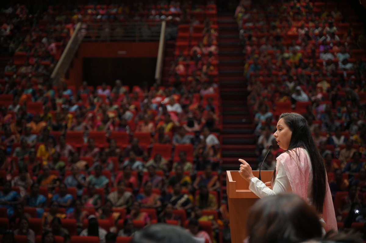 📍रोहा : नवतेजस्विनी गारमेंट युनिट लोकार्पण !

रोहा येथे राष्ट्रवादी काँग्रेस पक्षाचे प्रदेशाध्यक्ष खा. श्री. सुनील तटकरे साहेब यांच्या मार्गदर्शनाने साकार झालेल्या 'महिला आर्थिक विकास महामंडळ (माविम)' निर्मित 'नवतेजस्विनी गारमेंट युनिट' चा उद्‌द्घाटन समारंभ उत्साहात संपन्न झाला.
