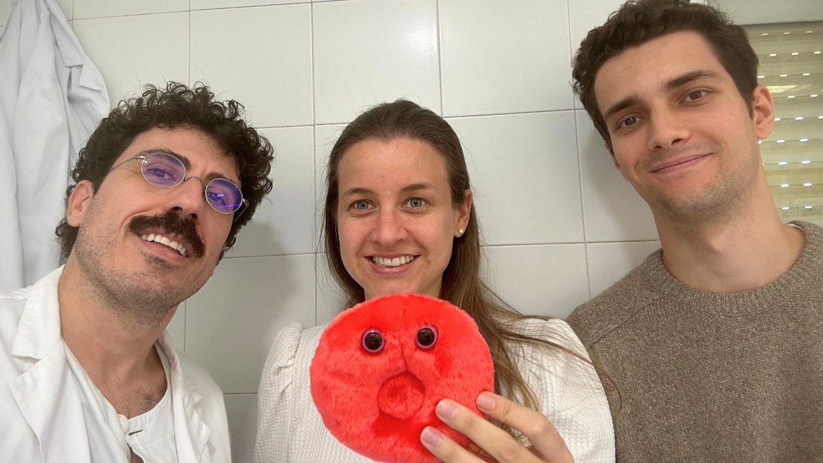 salvadorpayan's tweet image. Con tristeza porque se va, pero con la alegría de haberle enseñado y continuar trabajando con ella, despedimos a Alexandra Elbers, residente del H. de Basurto que nos ha elegido para su rotación en #Eritropatología.  ¡No la perdáis de vista porque será una hematóloga excepcional!