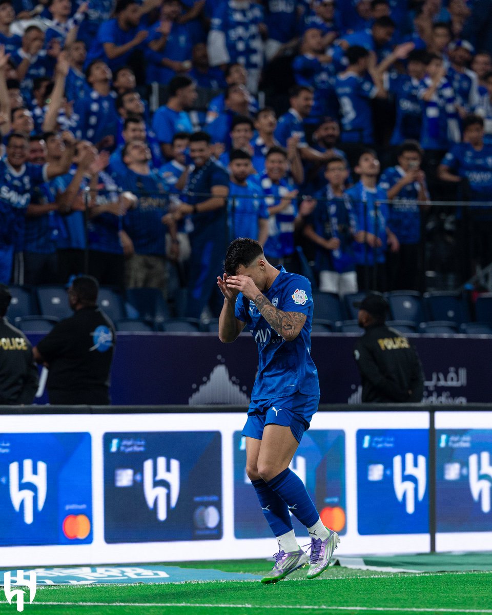 FahaadQ's tweet photo. الف مبروك الفوز 💙🤍

واتمنى يحظى كوليبالي بقليل من ما يحظى به مواطنه (( ماني )) من حظ في ارض الملعب 

عدينا مرحلة صعبه جداً من بداية الموسم حتى مشارف نوفمبر..

شكراً للمدرب وشكراً للاعبين 🙏🏼
#الهلال_الشباب https://t.co/ziblHLOGse