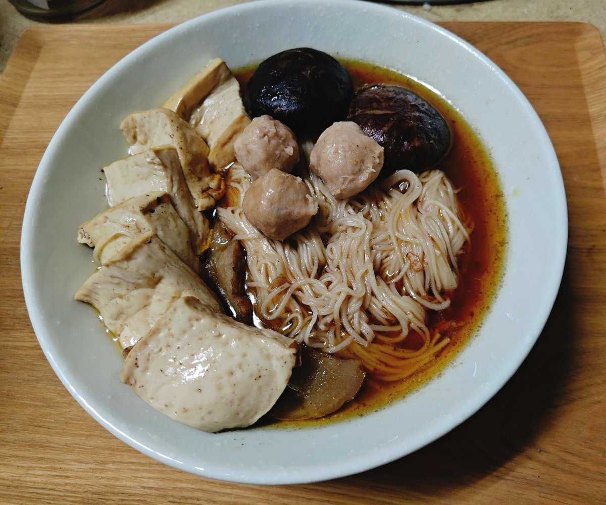 daanatos_zero's tweet image. 微涼的天氣非常適合來一碗薑母鴨麵線 
開動開動🙏🏻
#熙餐廳