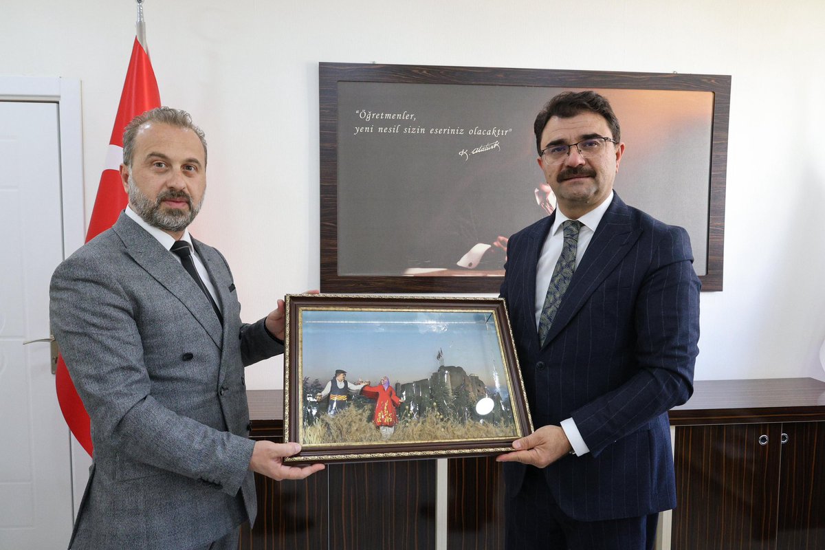 Milli Eğitim Bakan Yardımcımız Sayın Celile Eren ÖKTEN ve Din Öğretimi Genel Müdürümüz Sayın Ahmet İŞLEYEN  İl Müdürlüğümüzü ziyaret ederek müdürlüğümüz yöneticileri ile bir çalışma toplantısı düzenlediler. <a href="/tcmeb/">Millî Eğitim Bakanlığı</a> <a href="/Yusuf__Tekin/">Yusuf Tekin</a> <a href="/CelileErenOKTEN/">Celile Eren ÖKTEN</a> <a href="/drahmetisleyen/">Ahmet İşleyen</a> <a href="/SahinBeraat/">Beraat Şahin</a>