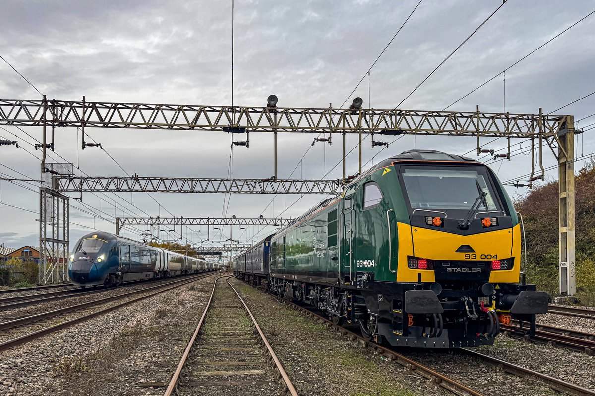 Couple of new kids to the West Coast mainline. 805004 speeds passed 93004 at Wolverton Centre sidings.