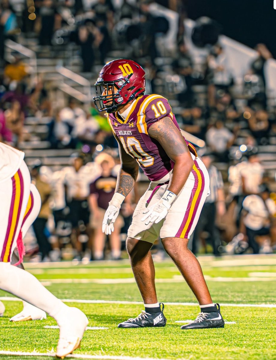 Season Highlights‼️
-6’1 220 Linebacker
-3.6 GPA
-December Graduate

hudl.com/v/2QqZ0W