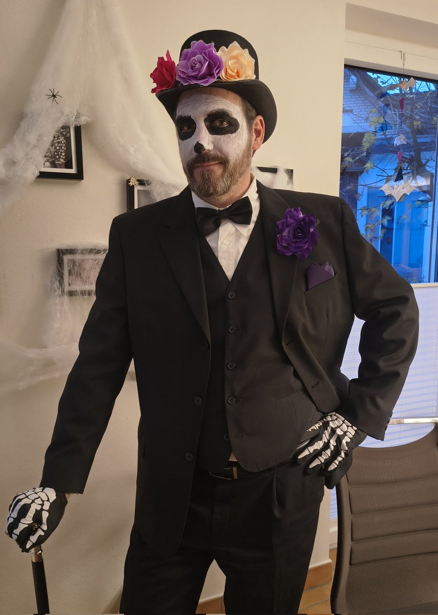 pebeckmann's tweet photo. @Mo_Boeger Happy Halloween! 🎃🎃 https://t.co/MlgmjC6giM