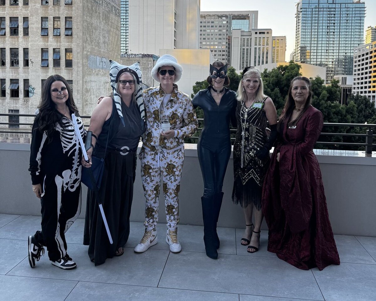 cbz's tweet image. The CBIZ Advisory Team had a &quot;wicked&quot; good time at the San Diego Family Law Bar Association Halloween Mixer! 🧙‍♀️

It was a perfect night to unwind and connect with so many brilliant legal minds (and spooky costumes!). Thanks for coming out!

#Halloween #NetworkingEvent