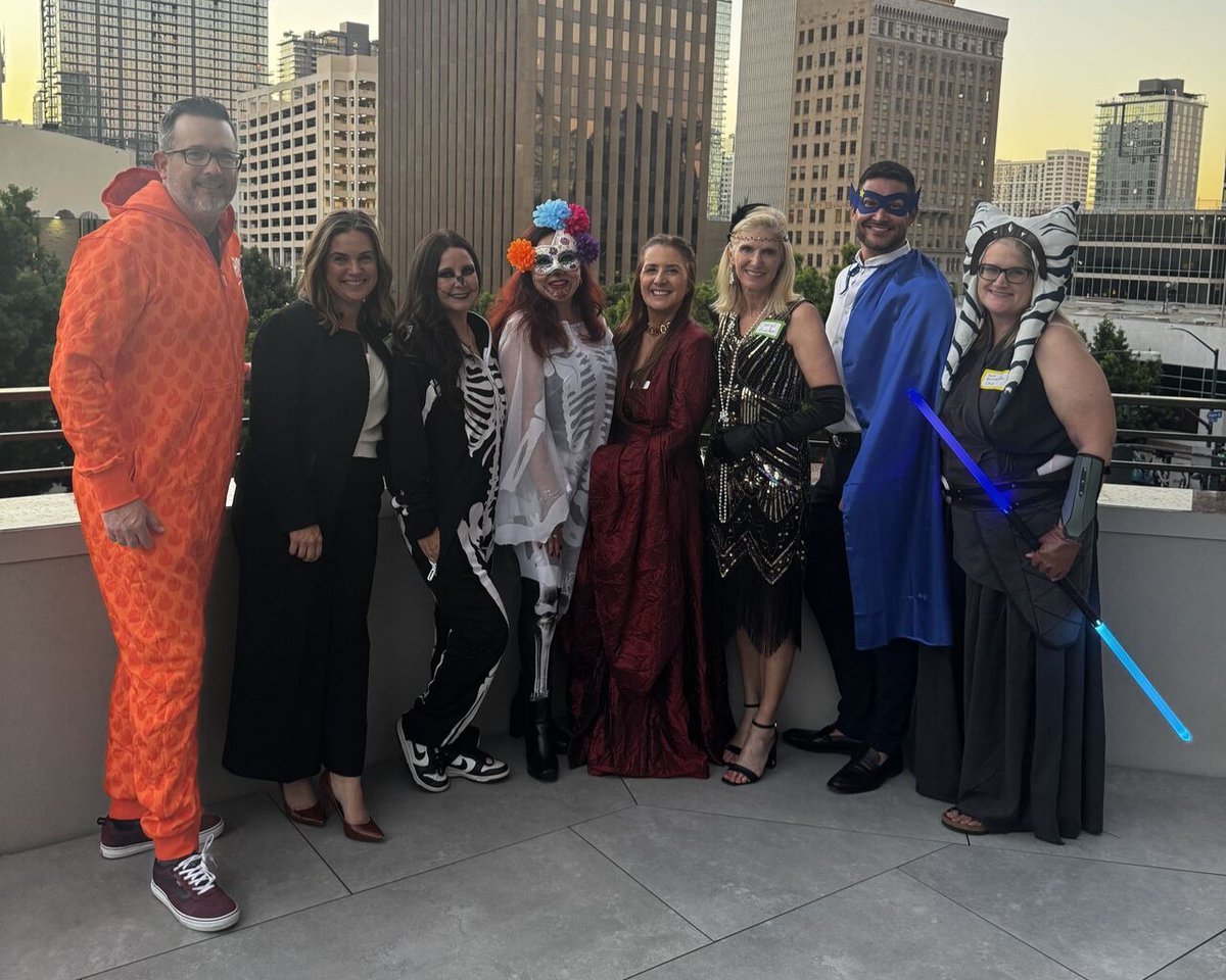 cbz's tweet image. The CBIZ Advisory Team had a &quot;wicked&quot; good time at the San Diego Family Law Bar Association Halloween Mixer! 🧙‍♀️

It was a perfect night to unwind and connect with so many brilliant legal minds (and spooky costumes!). Thanks for coming out!

#Halloween #NetworkingEvent