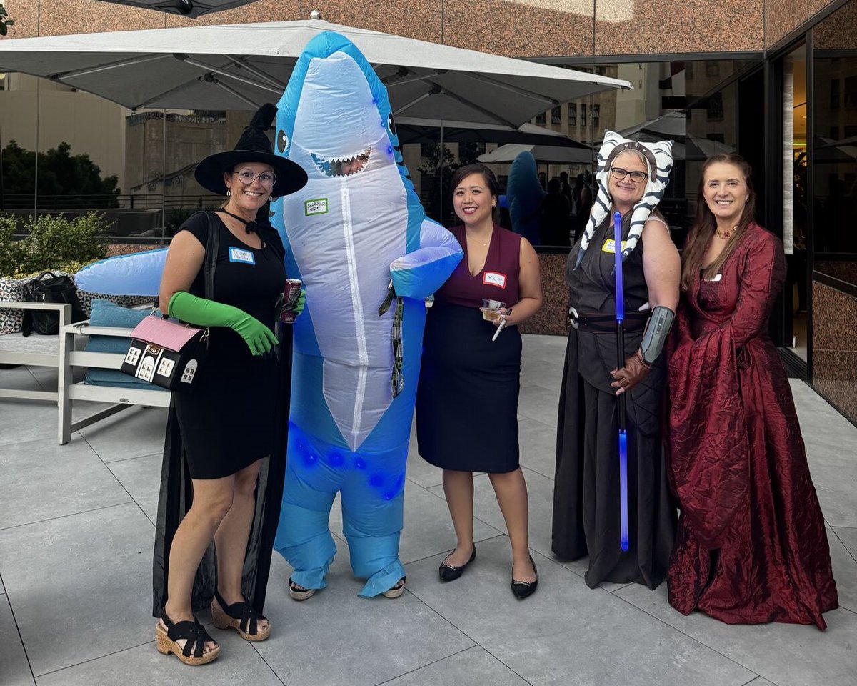 cbz's tweet image. The CBIZ Advisory Team had a &quot;wicked&quot; good time at the San Diego Family Law Bar Association Halloween Mixer! 🧙‍♀️

It was a perfect night to unwind and connect with so many brilliant legal minds (and spooky costumes!). Thanks for coming out!

#Halloween #NetworkingEvent