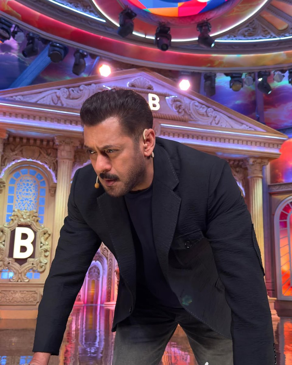 arshi_salman's tweet image. Roaring with style, reigning with grace. 🦁👑 #SalmanKhan #BossVibes #UnmatchedAura