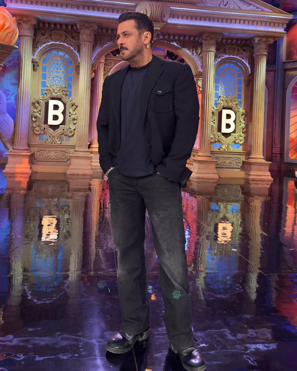 arshi_salman's tweet image. Roaring with style, reigning with grace. 🦁👑 #SalmanKhan #BossVibes #UnmatchedAura