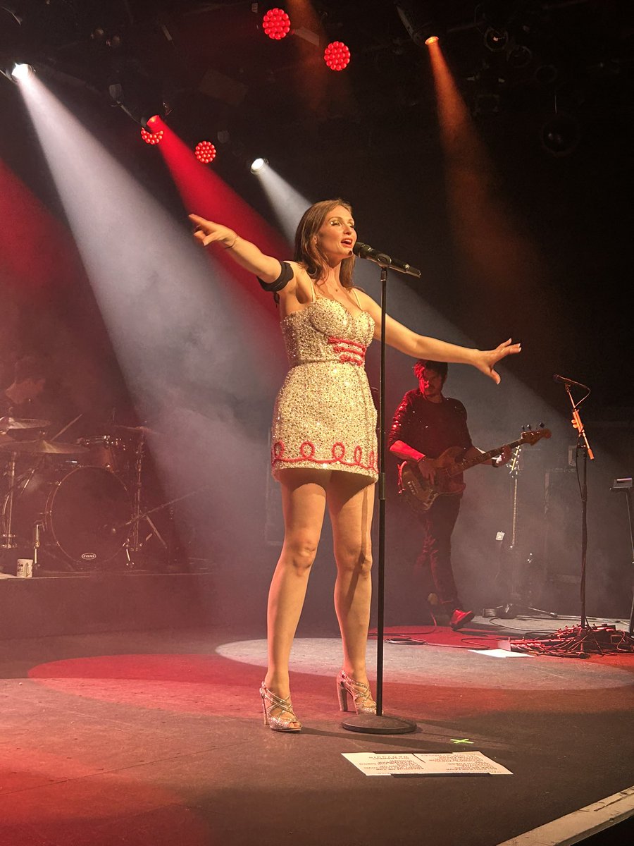 Saw the wonderful <a href="/SophieEB/">Sophie Ellis-Bextor</a> last night in Vancouver with the lovely <a href="/2wordy4this/">Sarah</a> Honestly one of the best shows I’ve ever seen. Sophie is sensational as is her band and it was possibly the best crowd reactions to any act I’ve seen too and I’ve been to hundreds of concerts.