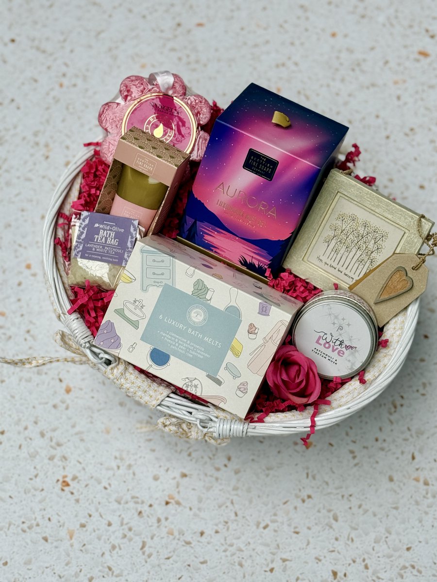Today's Gift Basket Of The Day is the ''Pretty Woman Pamper Gifts" 😍

ow.ly/HB4950XkuXm

Follow &amp; RT to enter #prize draw to #win a Gift Basket. 

More info via our blog. 

#dailydispatch #gifts #competition #giftbasketsrule #pampergifts