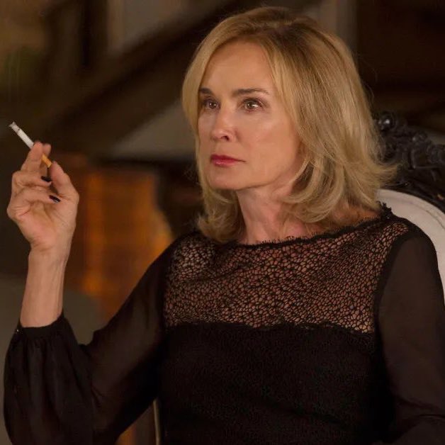 THorror_Lover_'s tweet photo. El casting de AMERICAN HORROR STORY 13, la que podría ser la temporada final de la serie con el regreso de Jessica Lange:

• Ariana Grande
• Sarah Paulson
• Evan Peters
• Angela Bassett
• Kathy Bates
• Emma Roberts
• Billie Lourd
• Gabourey Sidibe
• Leslie Grossman https://t.co/1k5Sns2Tt6