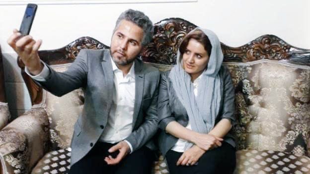 روایت طاهره بجروانی، همسرِ #علی_فتوحی، در اسپیس «از آبان بگو»:
من، طاهره بجروانی، همسر علی فتوحی، دربارهٔ شبِ ۲۵ آبان ۱۳۹۸ می‌گویم. آن شب خیابان‌ها وضع بسیار سختی داشت و انگار حکومت نظامی برقرار بود. همسرم از ظهر به اعتراضات رفته بود و تا ساعت حدود چهار بعدازظهر با من تماس گرفت و