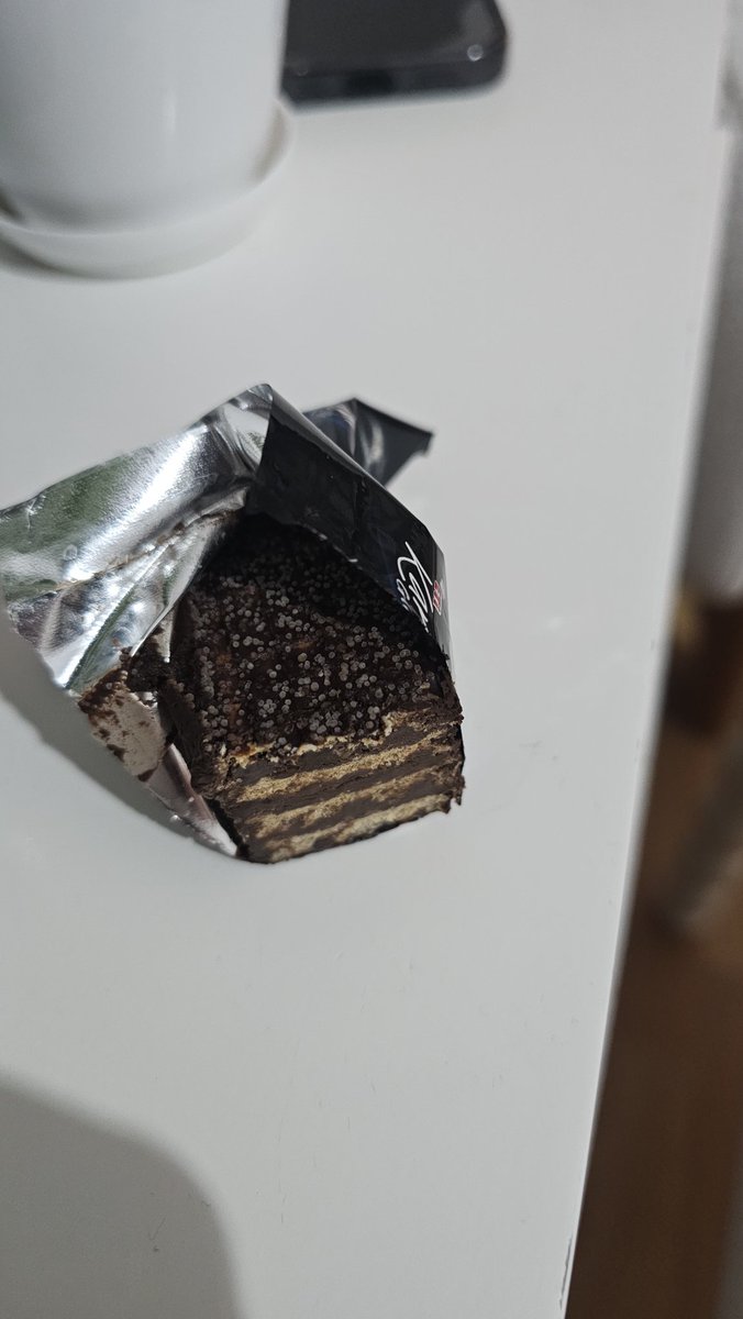 MrTanzik's tweet photo. @Eti_Destek Bu durum normal mi bir 5 paket aldık 3'lü paketinizden hepsi böyle. https://t.co/5W0TY5qo5N