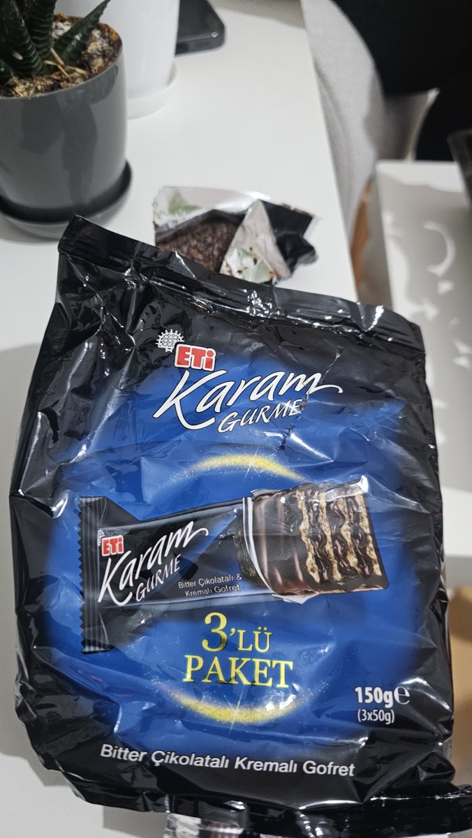 MrTanzik's tweet photo. @Eti_Destek Bu durum normal mi bir 5 paket aldık 3'lü paketinizden hepsi böyle. https://t.co/5W0TY5qo5N