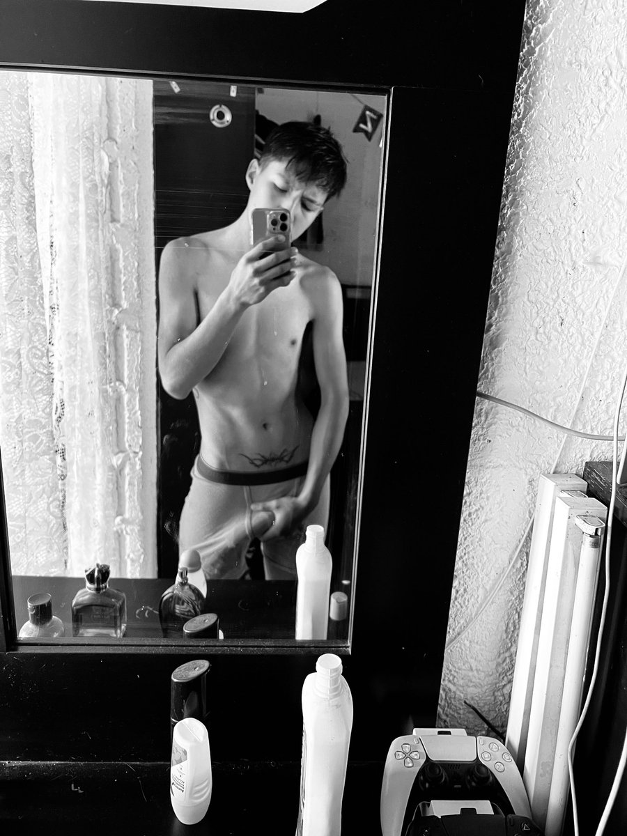 Tonyy (@booy_hoott) on Twitter photo 