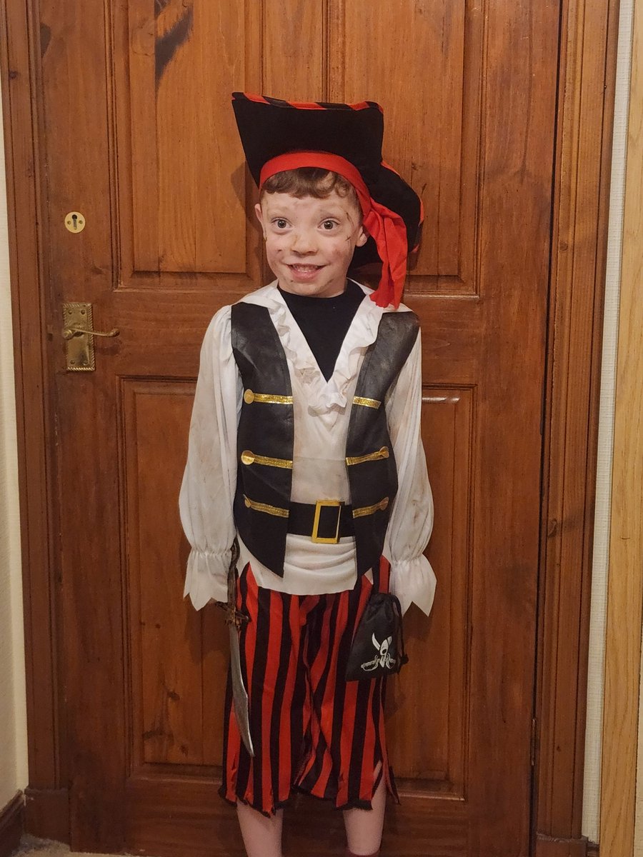 R O B B E H tweet media