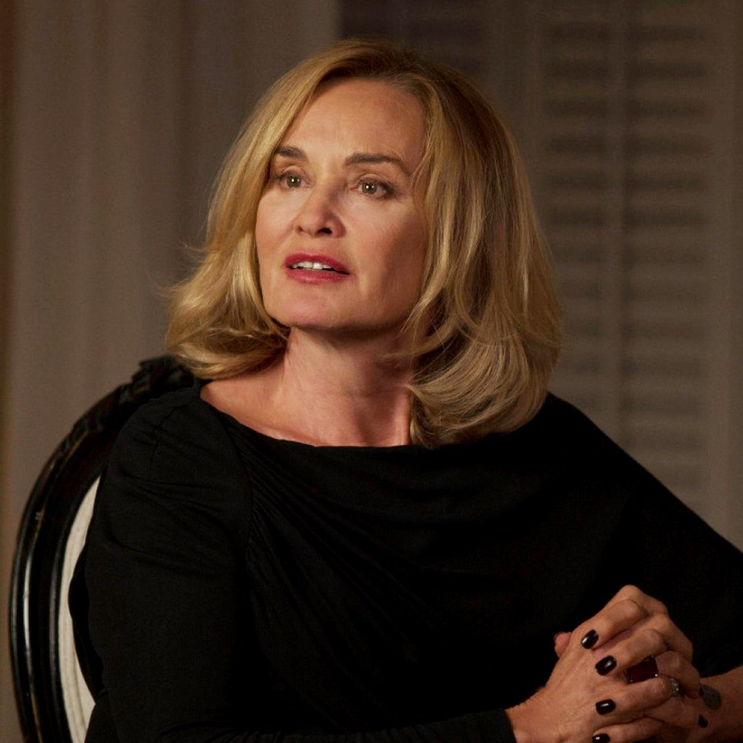poptime's tweet image. A ICÔNICA atriz Jessica Lange está CONFIRMADA na nova temporada de 'American Horror Story', que acontecerá no mesmo universo de 'Coven' e 'Apocalipse'.

Faz UMA DÉCADA que a atriz estava longe da série.