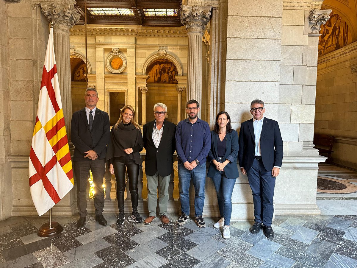 Avui l'Ajuntament de Barcelona ha aprovat una Declaració Institucional perquè la UNESCO reconegui la Sardana com a Patrimoni Immaterial de la Humanitat.
La cultura és cohesió social i s'ha de protegir i fomentar.