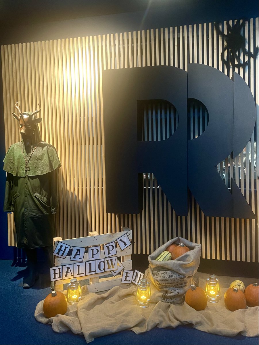 Happy Halloween from <a href="/alanwake/">Alan Wake 2</a> <a href="/remedygames/">Remedy Entertainment 🎂 #RMD30</a> 🎃🎃🎃