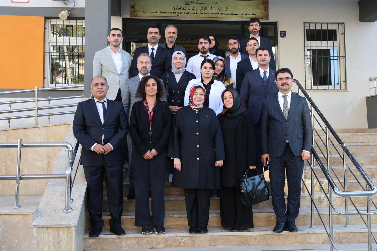 Milli Eğitim Bakan Yardımcımız Sayın Celile Eren ÖKTEN, Din Öğretimi Genel Müdürümüz Sayın Ahmet İŞLEYEN ve  İl Müdürümüz Sayın Beraat ŞAHİN Hafız İmam Hatip Ortaokulunu ziyaret ederek “Aybüke Öğretmen”  Öğretmenler Odadının açılışını gerçekleştirdiler. <a href="/tcmeb/">Millî Eğitim Bakanlığı</a> @celileerenokten