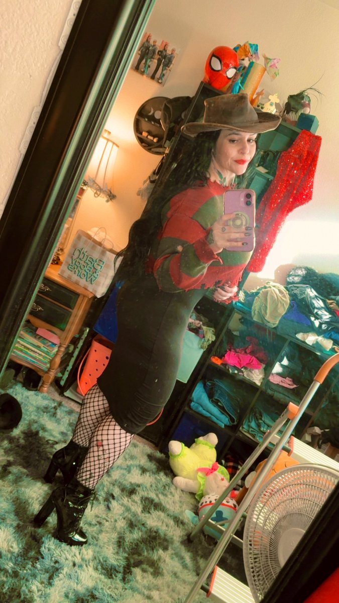 PurdyBirdie86's tweet photo. 1, 2… Freddys coming for you…
#Halloween https://t.co/5k6qvmTwQ3