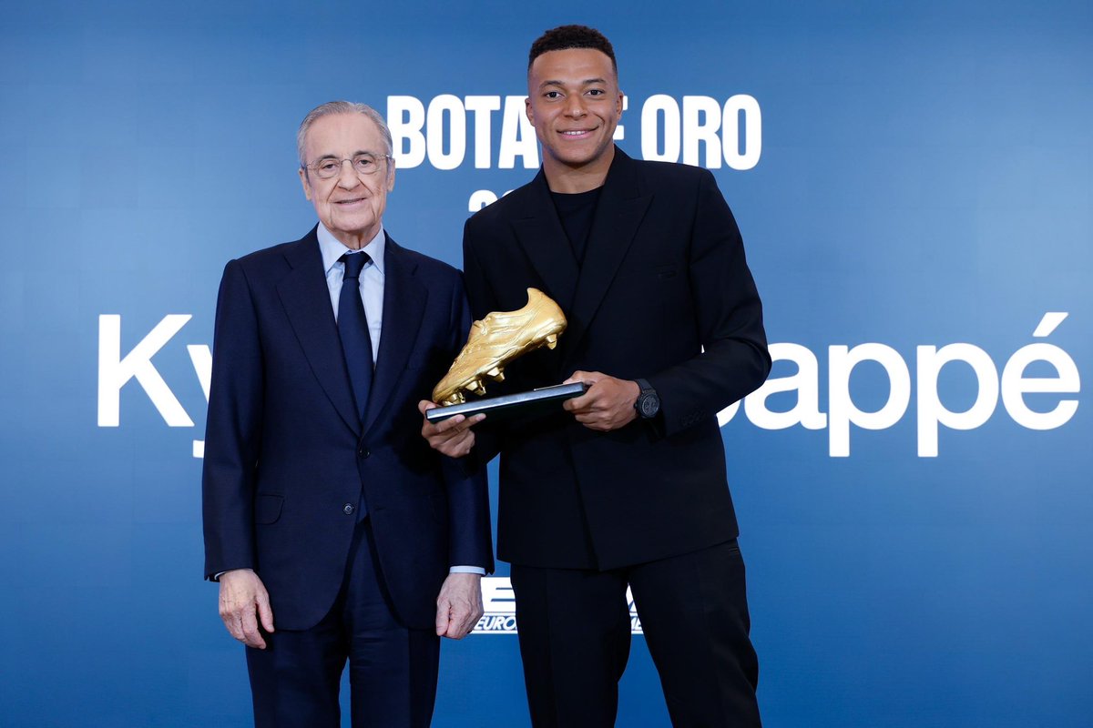 ⚽️🏆⚪️ MBAPPÉ RECIBE LA BOTA DE ORO POR SER MÁXIMO GOLEADOR DE LA TEMPORADA 2024-25

El astro francés, Kylian Mbappé, se consagró como el máximo goleador de la Temporada 2024-25 con 31 goles en 34 partidos.

“Es un momento importante para mí, la primera vez que gano este premio