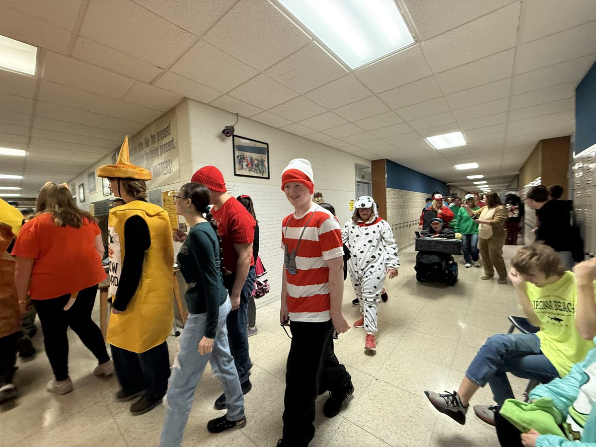 Ms Scheetz, Mr Moos and Mr Truex’s class showed out for Halloween today! #TrickOrTreat