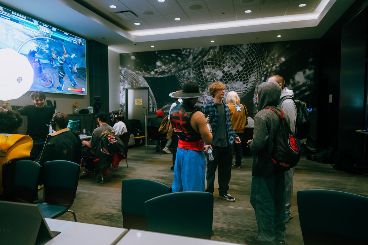 I just want to thank everyone who came out to play and hangout at last night's DBT! Costumes were on point and great way to bring in the holiday's! 🎃 👻 
#Halloween2025 
#SupportYourLocals