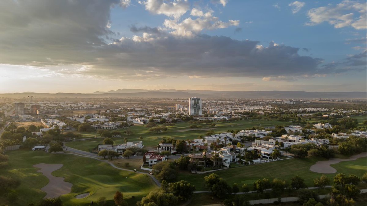Dicen que no hay dos atardeceres iguales… pero los del Club tienen algo especial. 📷
¿dónde te gusta verlos?