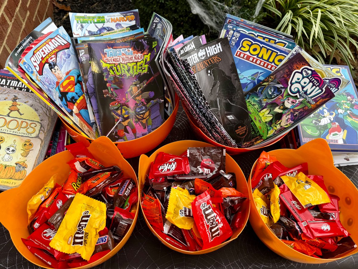 GreggKatzman's tweet photo. Ready for Halloween with the good stuff: comics and candy. https://t.co/BOUJFmStDa