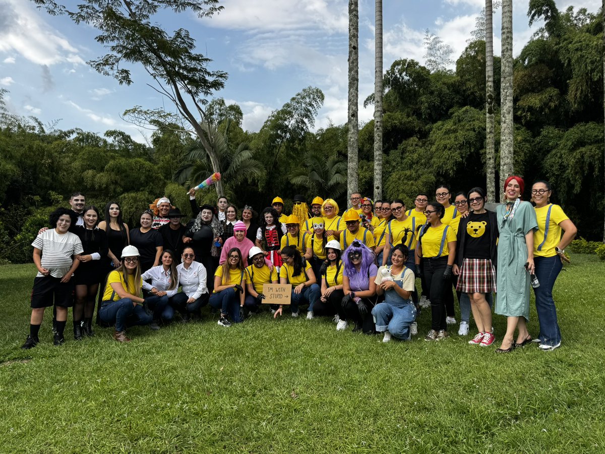 🎃👻¡ #Halloween se apoderó de nuestras oficinas!🧟‍♀️
Entre Mi Villano Favorito y los Locos Adams nuestros colaboradores se transformaron para lograr el mejor disfraz. Ya sabemos que Alma 🐶 con su disfraz de Merlina es la mejor😍. 
¿Cuál equipo les gustó más? 

¡Feliz día de