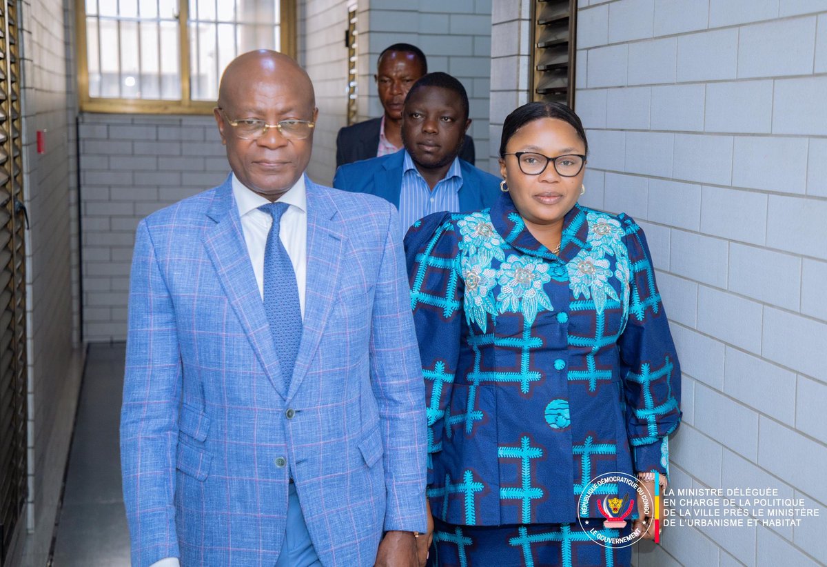 Visite surprise de Son Excellence Monsieur  le Vice-Ministre du Budget, Élysé Bokumwana auprès de la Ministre Déléguée près le Ministre de l'Urbanisme et Habitat en charge de la Politique de la Ville, Angèle Bangasa