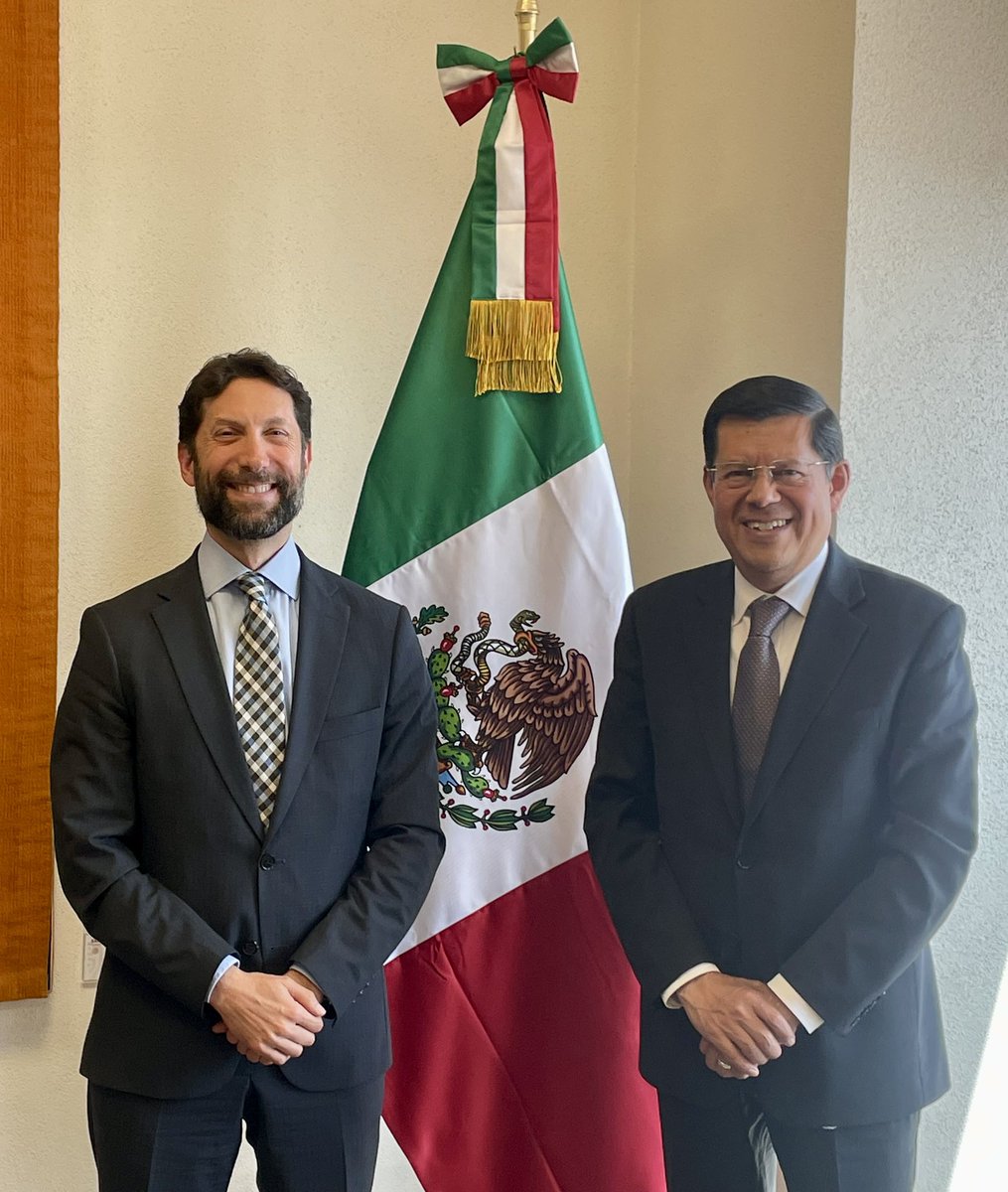 AgomeztII's tweet photo. Un gusto haber recibido al Embajador de Líbano en México, George El Jallad @embalibano. Conversamos sobre la cercanía de nuestras respectivas comunidades en ambos países y las oportunidades para fortalecer vínculos bilaterales. Aproveché para desearle éxito en su gestión 🇲🇽🤝🇱🇧 https://t.co/hzSETVqx9f