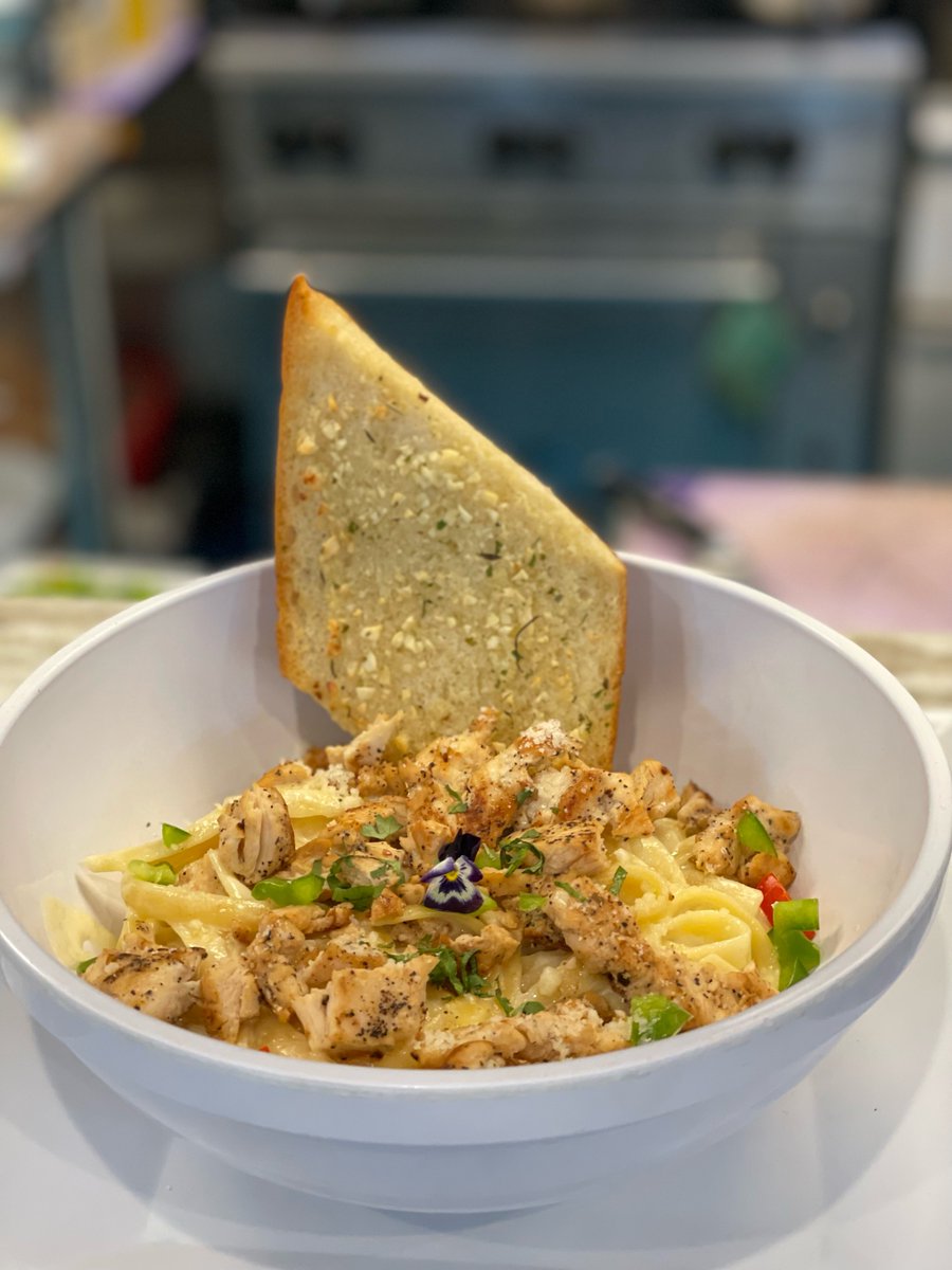ChloezCafe's tweet photo. Nothing gives you a better experience than really great food. Let us at Chloez Cafe take your taste buds on a flavorful journey. https://t.co/0GPI0B8Kpj